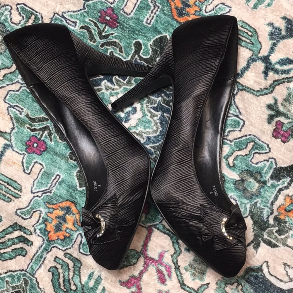 Maurices Black Satin Round Toe with Rhinestone Bow High Heels Sz.8